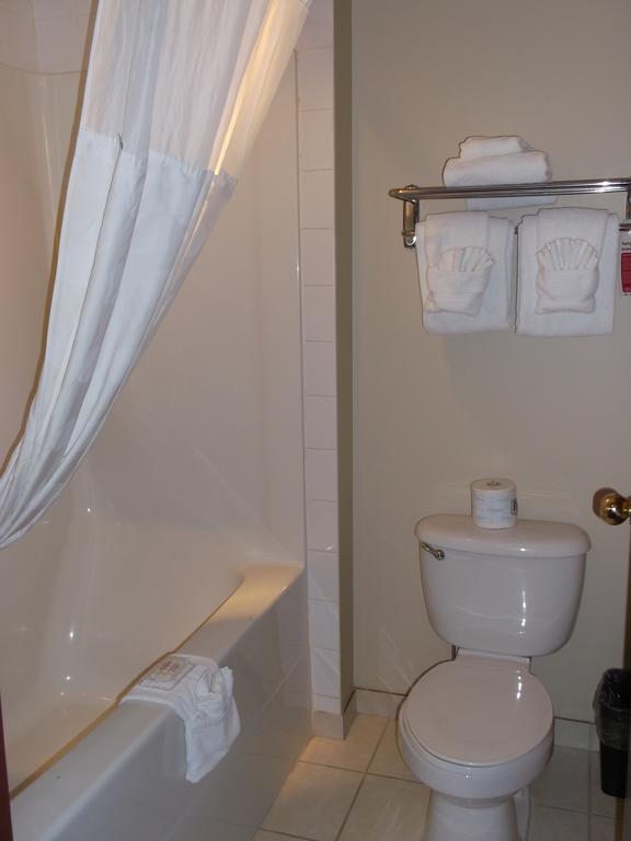 One-Bedroom Suite with Two Queen Beds - Non-Smoking