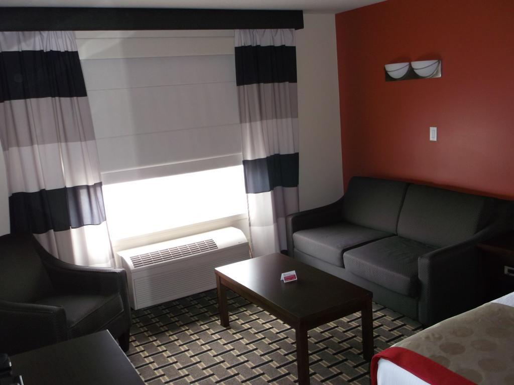 Queen Room - Non-Smoking