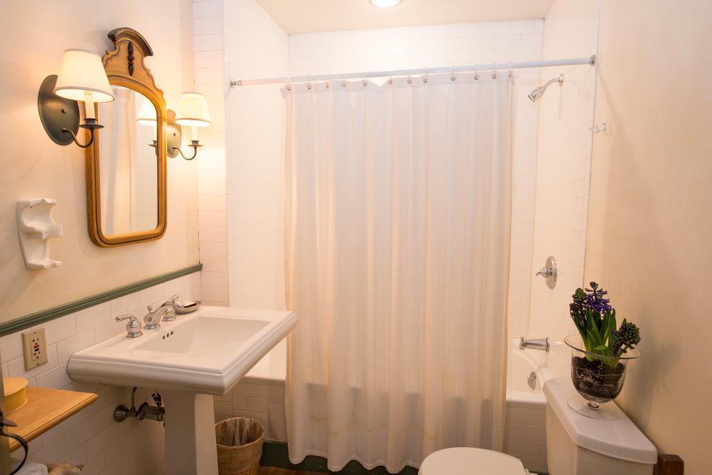 Queen Room with Full Bath and Balcony