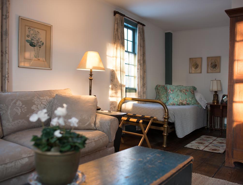 Queen Room with Twin Bed and Sofa Bed