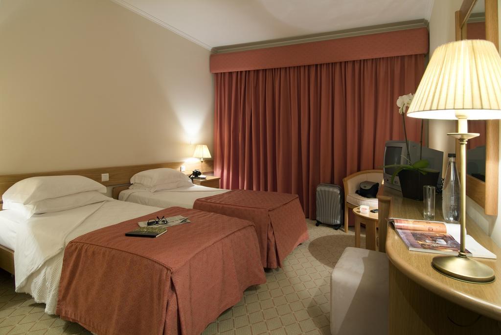 Doppel- oder Zweibettzimmer