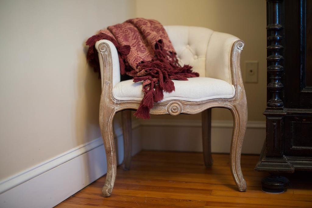 Deluxe Queen Room: The  Ross Room
