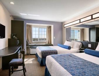 Queen Room with Two Queen Beds and Bath Tub - Mobility Accessible/Non-Smoking