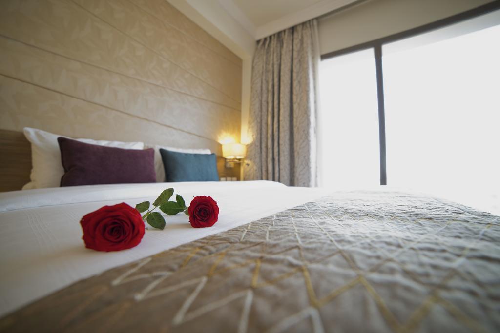 Business King Room