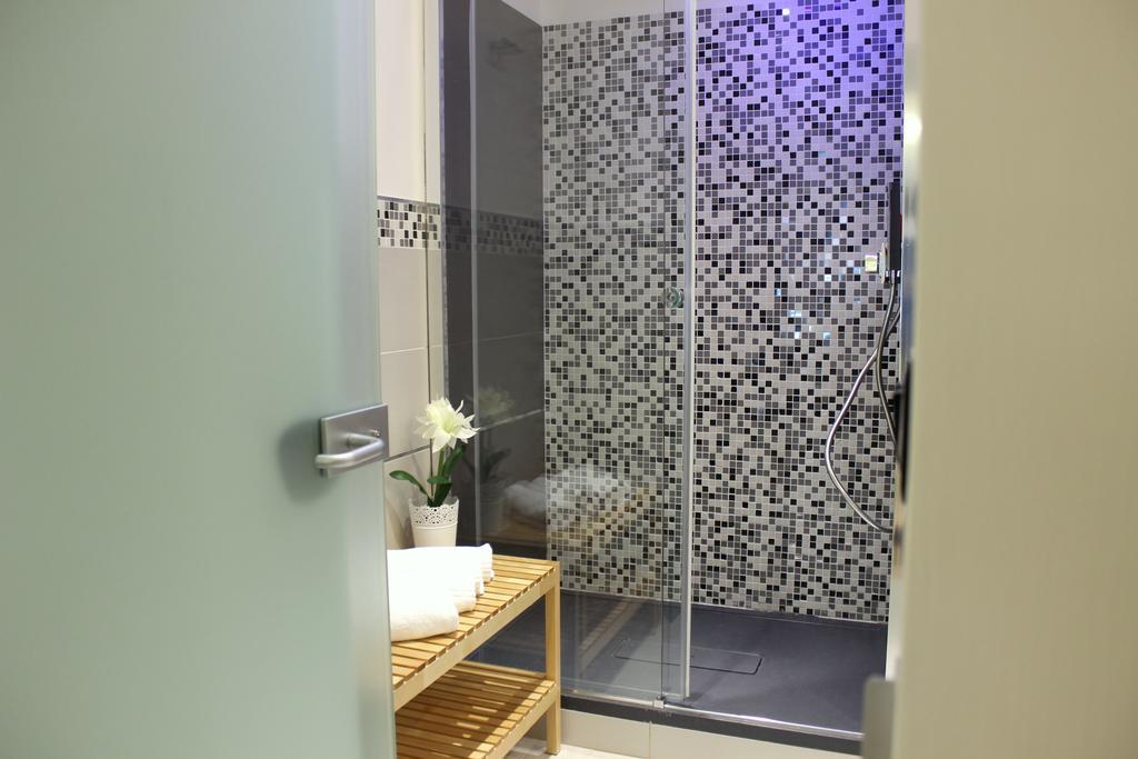 Suite con balcón y vistas a la ciudad