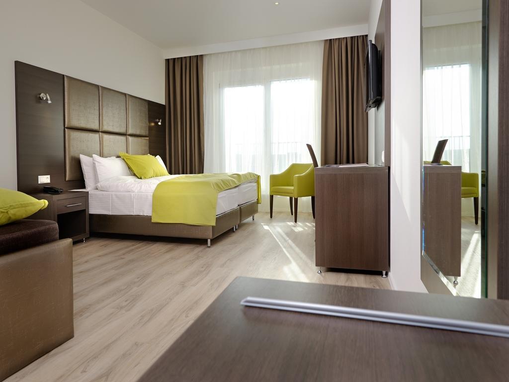Dreibettzimmer mit Balkon