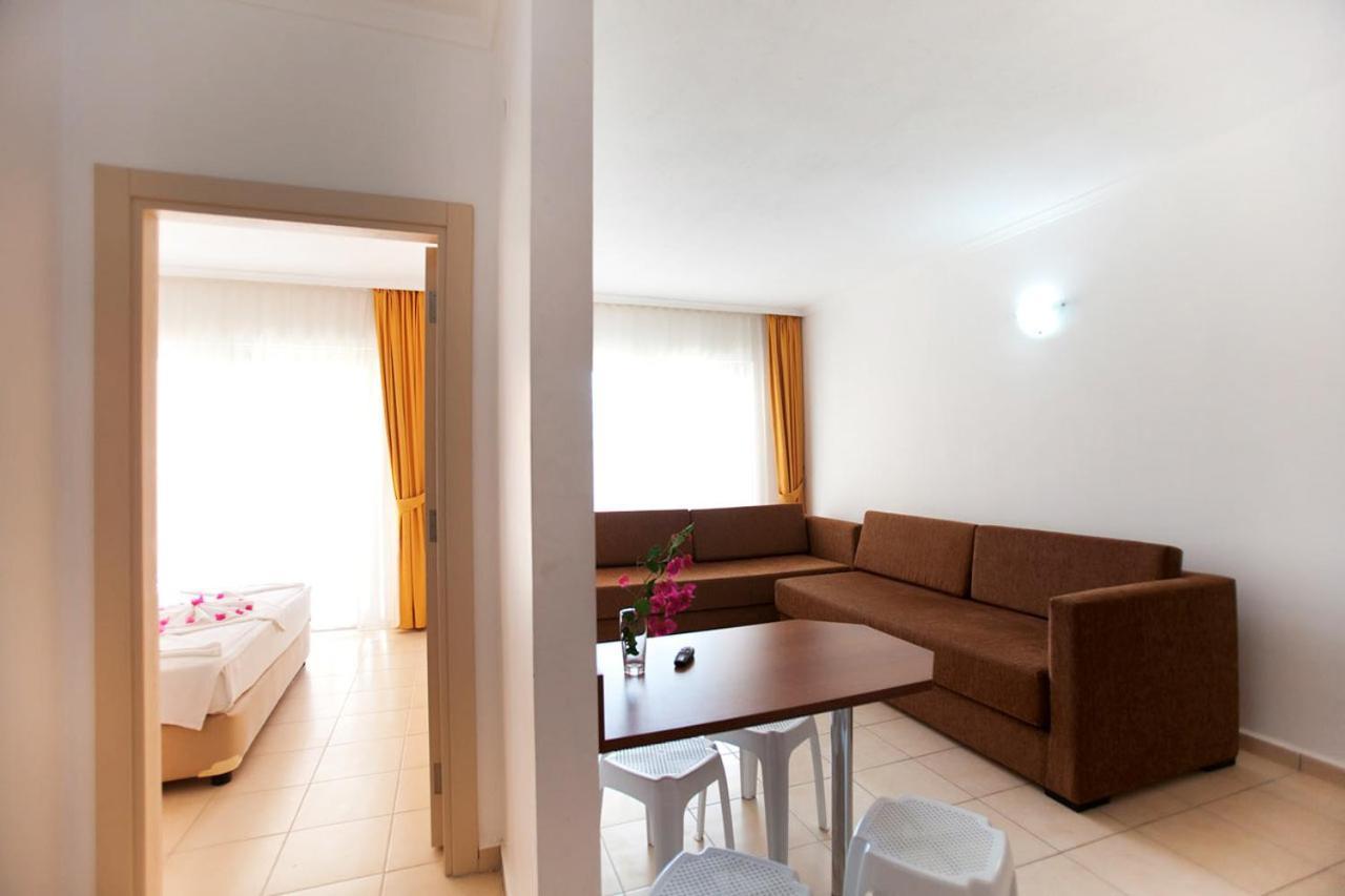 One-Bedroom Apartment (4 Adults + 1 Child),452940831:JPEG