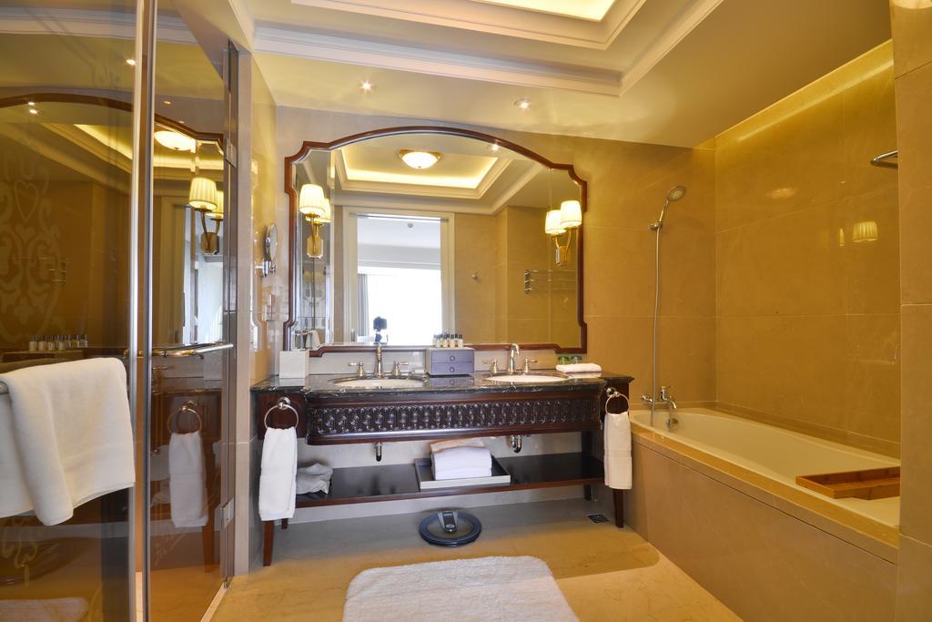 Exquisite Tweepersoonskamer met 2 Aparte Bedden