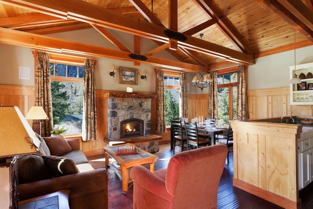 Deluxe Two-Bedroom Cabin,700273267:JPEG
