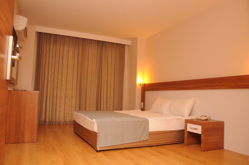 Double Room with Land View,213803180:JPEG