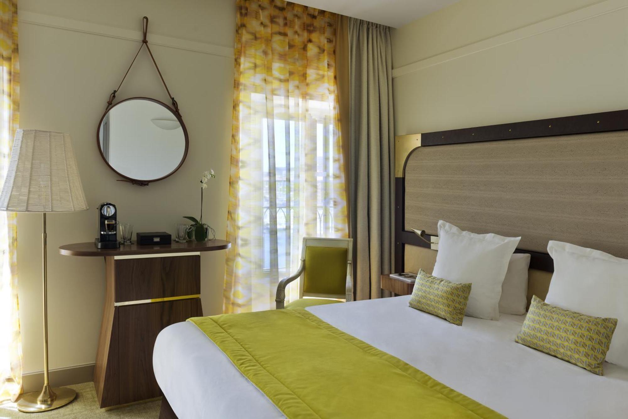 Deluxe Double Room with Old Port View
