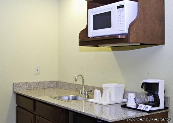 King Suite - Mobility Access/Non-Smoking