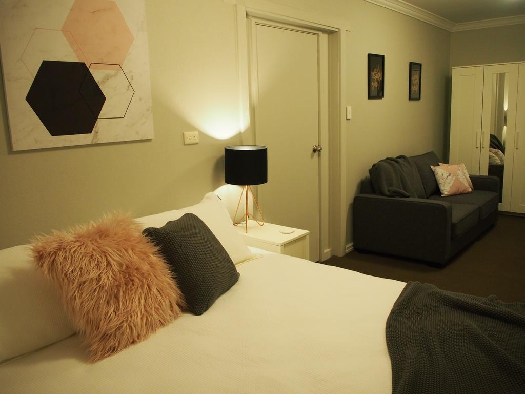 Executive Suite,215428880:JPEG