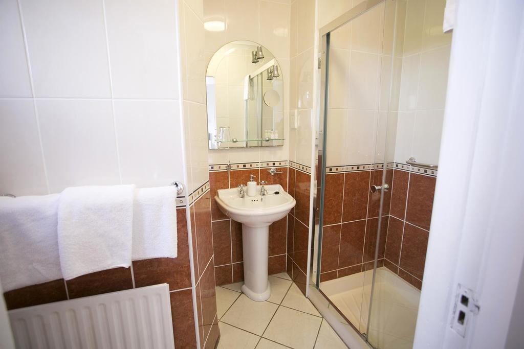 Classic Double Room with Shower