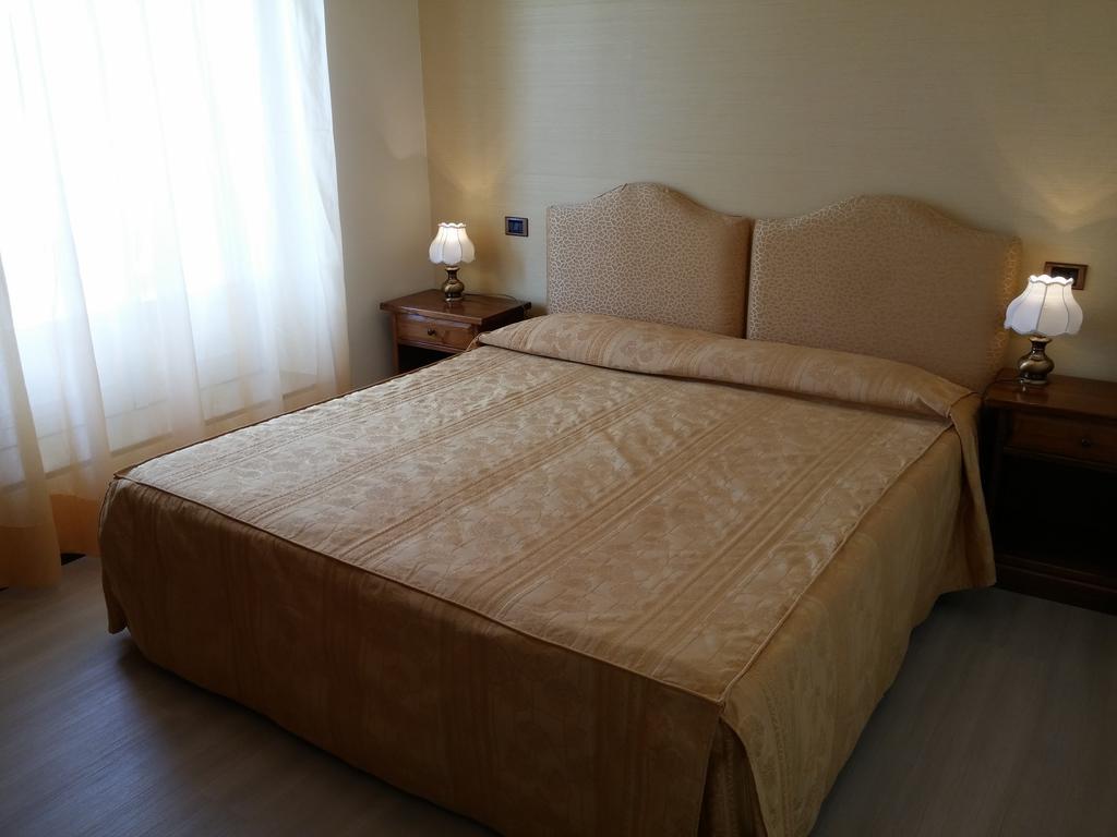 Classic Double Room Balcony Lake View,395760051:JPEG