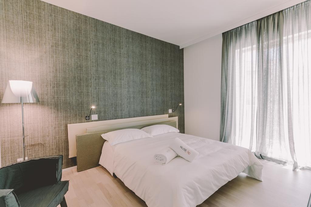 One-Bedroom Suite with Balcony