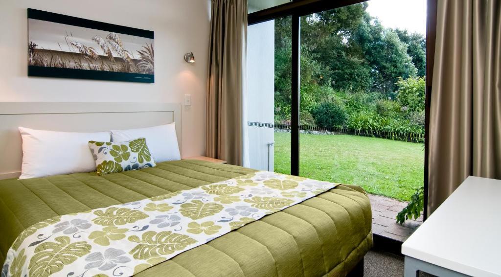 Deluxe Suite with Sea View - Water Front