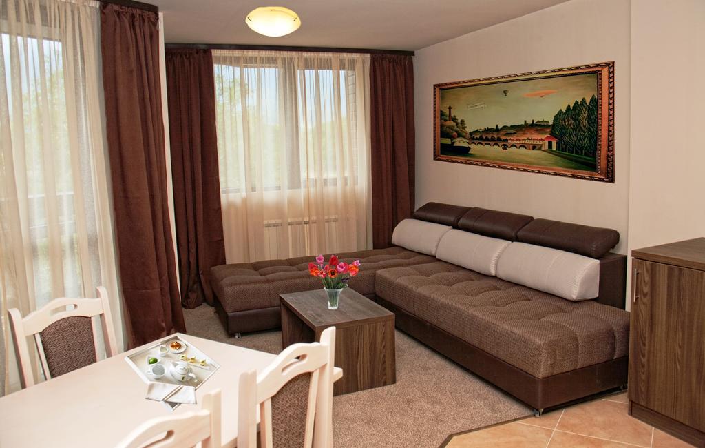 One-Bedroom Suite with Balcony (2 Adults),640843911:JPEG