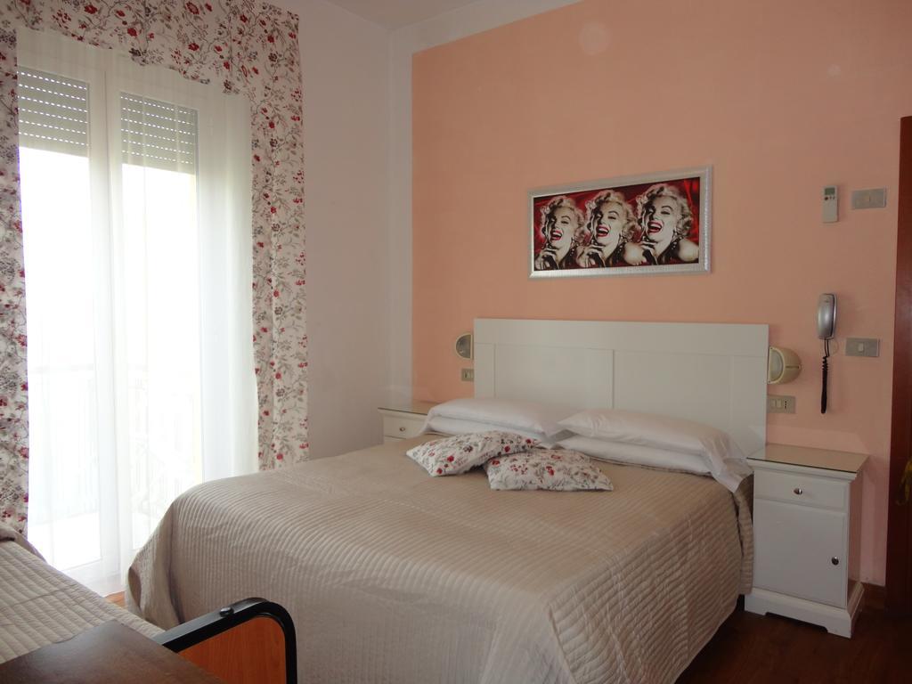 Triple Room,1281358621:JPEG