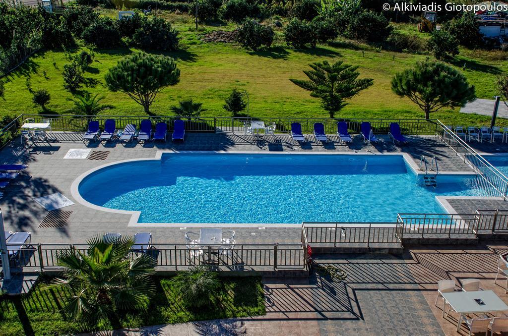 Luxury Suite Two-Bedroom Apartment Pool View,216311054:JPEG