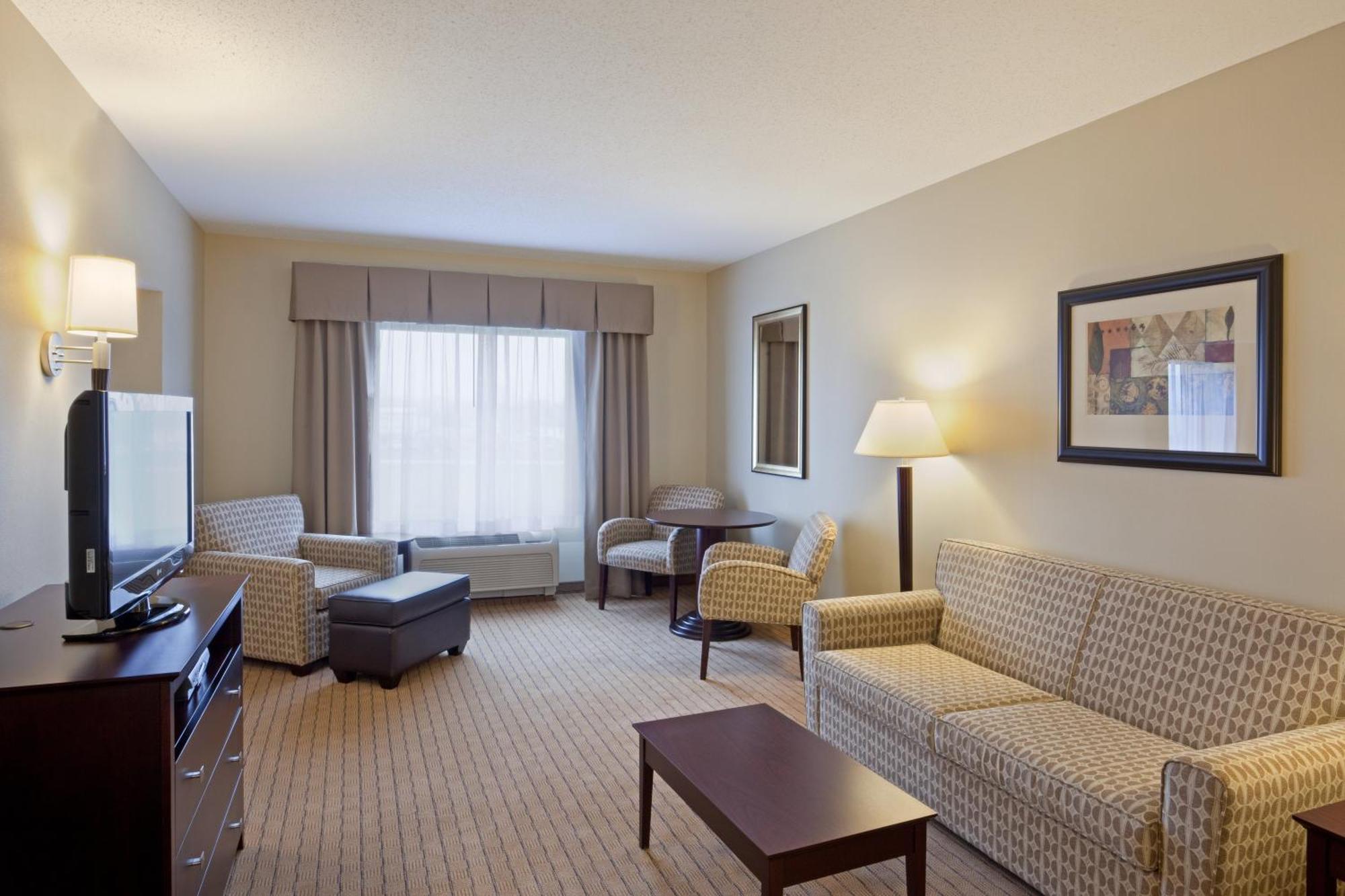 King Suite with Sofa Bed - Hearing Accessible