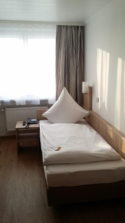 Standard Single Room,216695249:JPEG