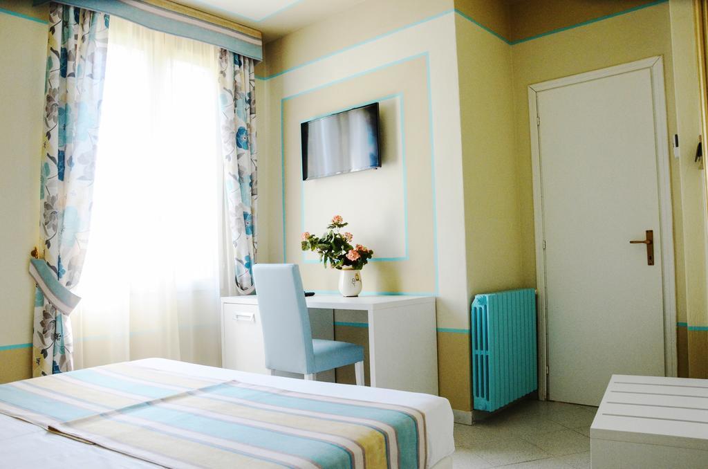 Small Junior Suite