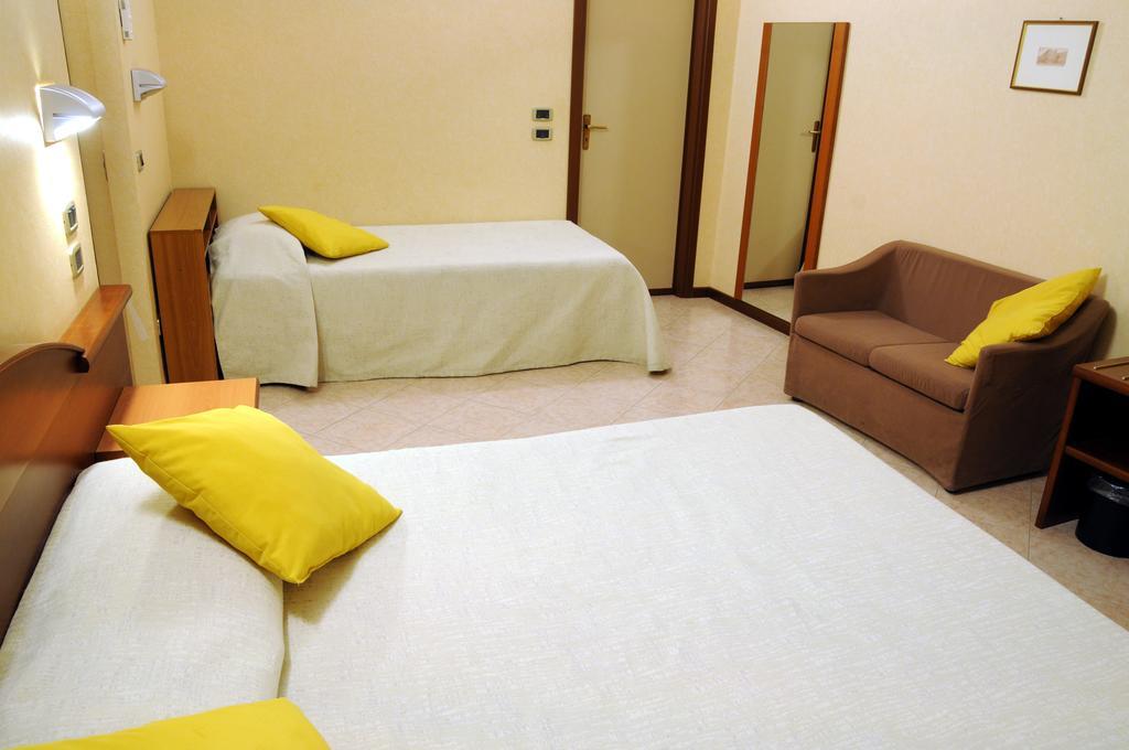 Classic Dreibettzimmer