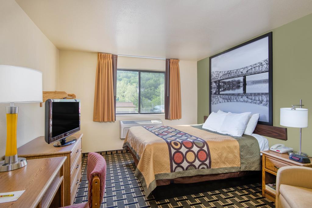 Queen Room - Mobility Access/Non-Smoking