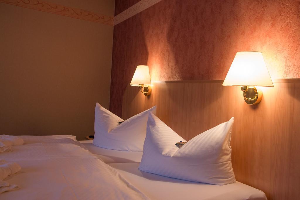 Deluxe Double Room,696441741:JPEG