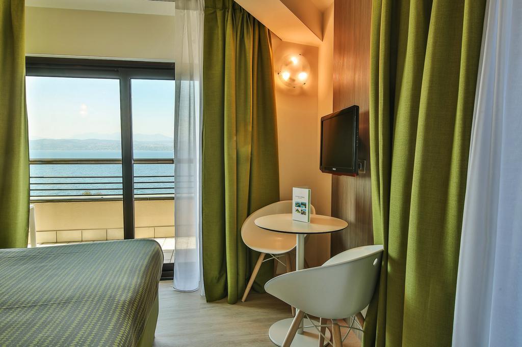 Chambre Double ou Lits Jumeaux Supérieure avec Balcon et Vue sur le Lac