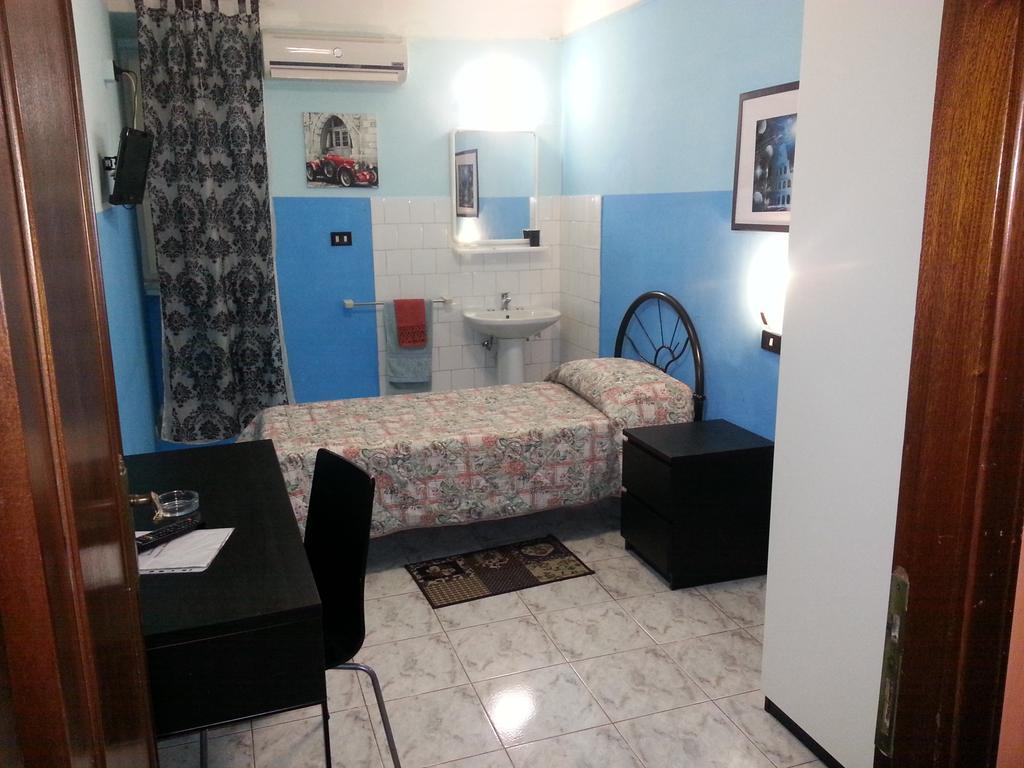 Single Room with Shared Bathroom,464341299:JPEG