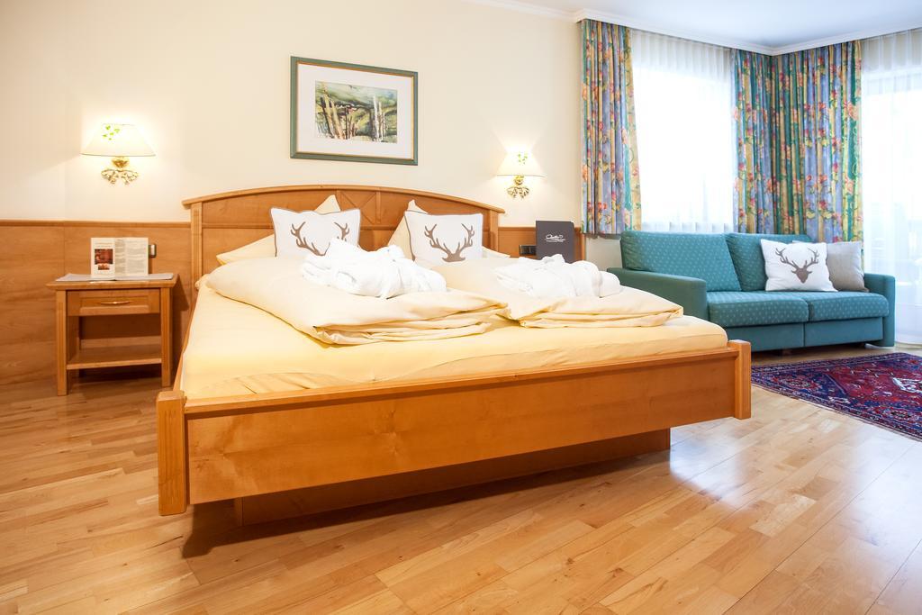 Deluxe Doppelzimmer mit seitlichem Seeblick