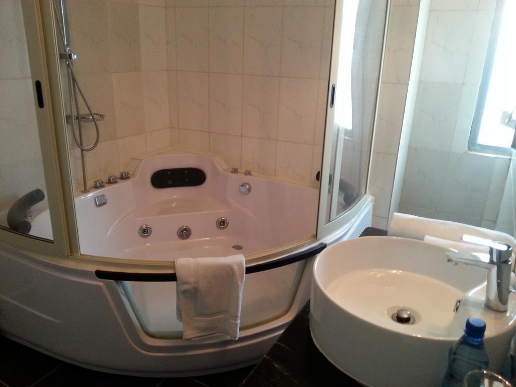 King Room with Spa Bath