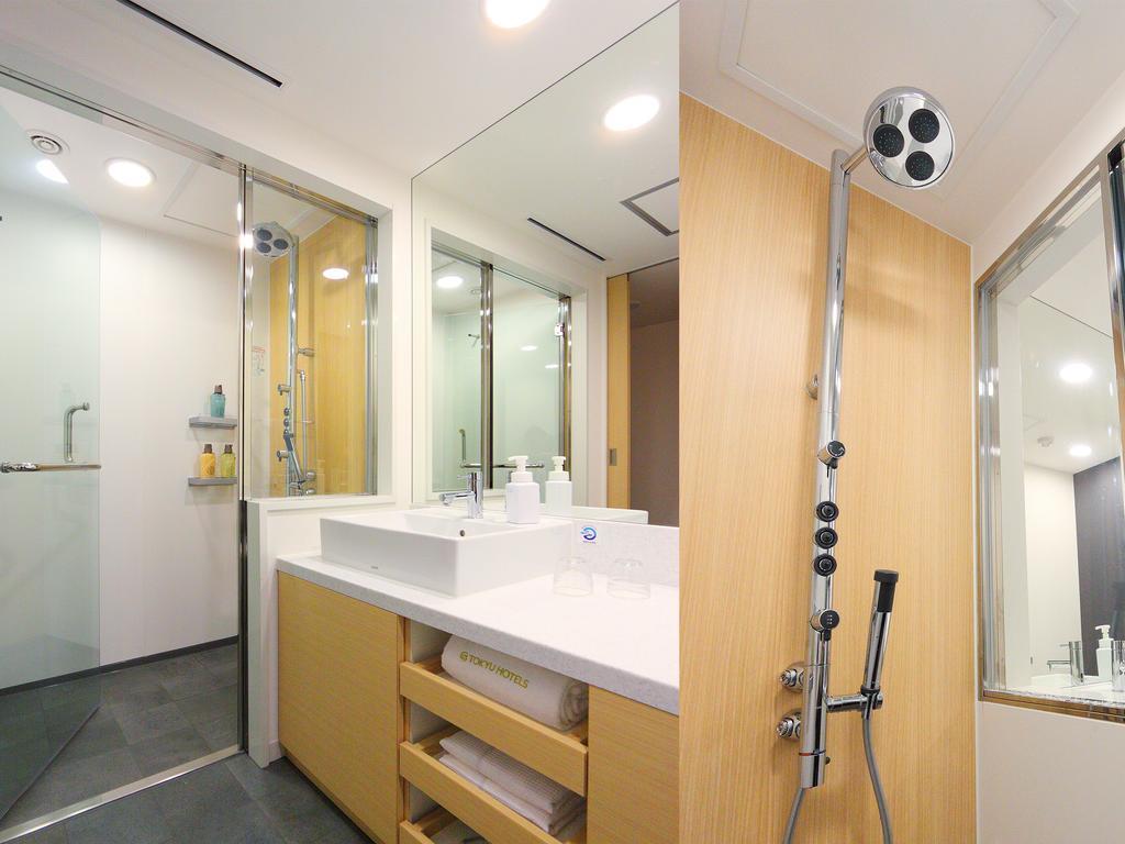 Single Room with Shower - Non-Smoking