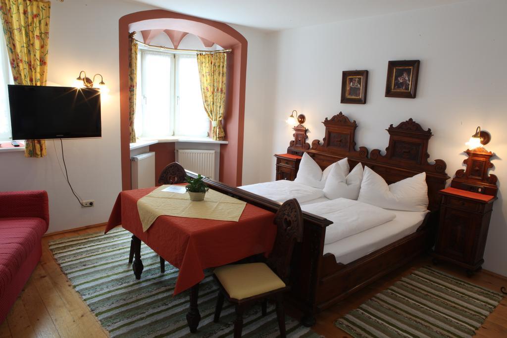 King Suite with Spa Bath - Non-Smoking