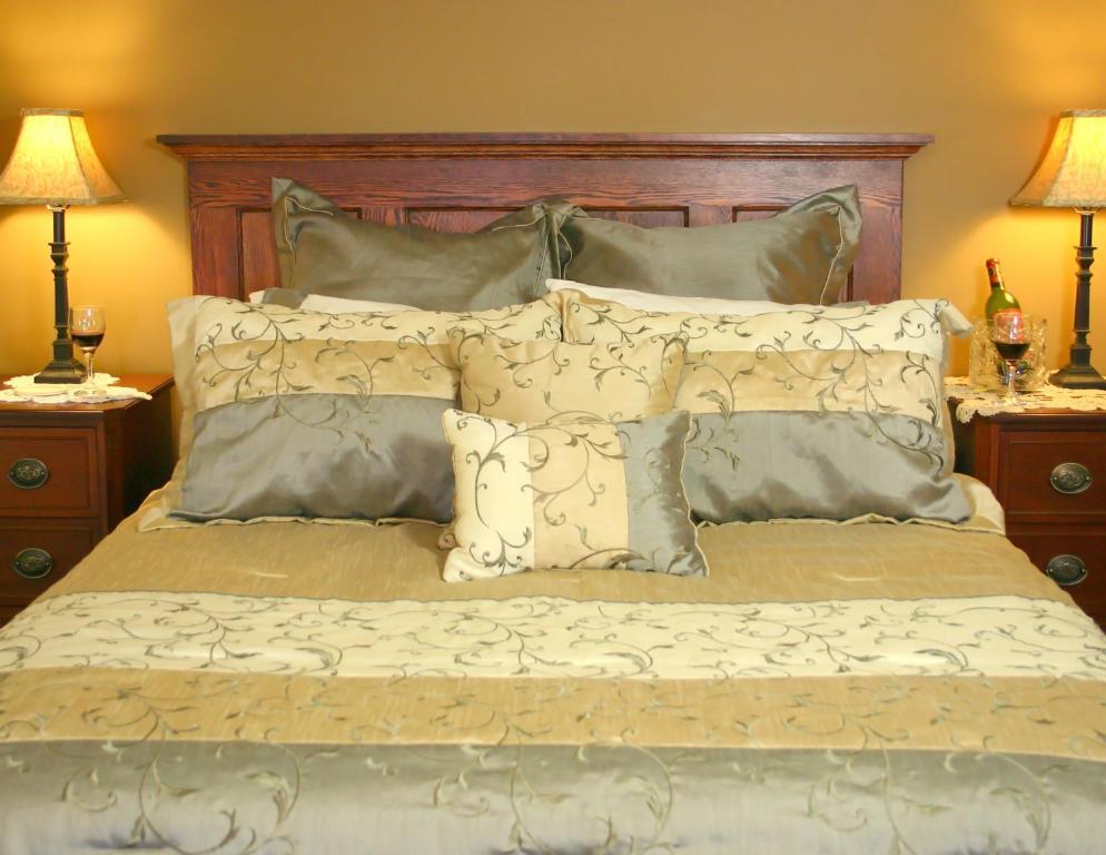Deluxe Queen Suite