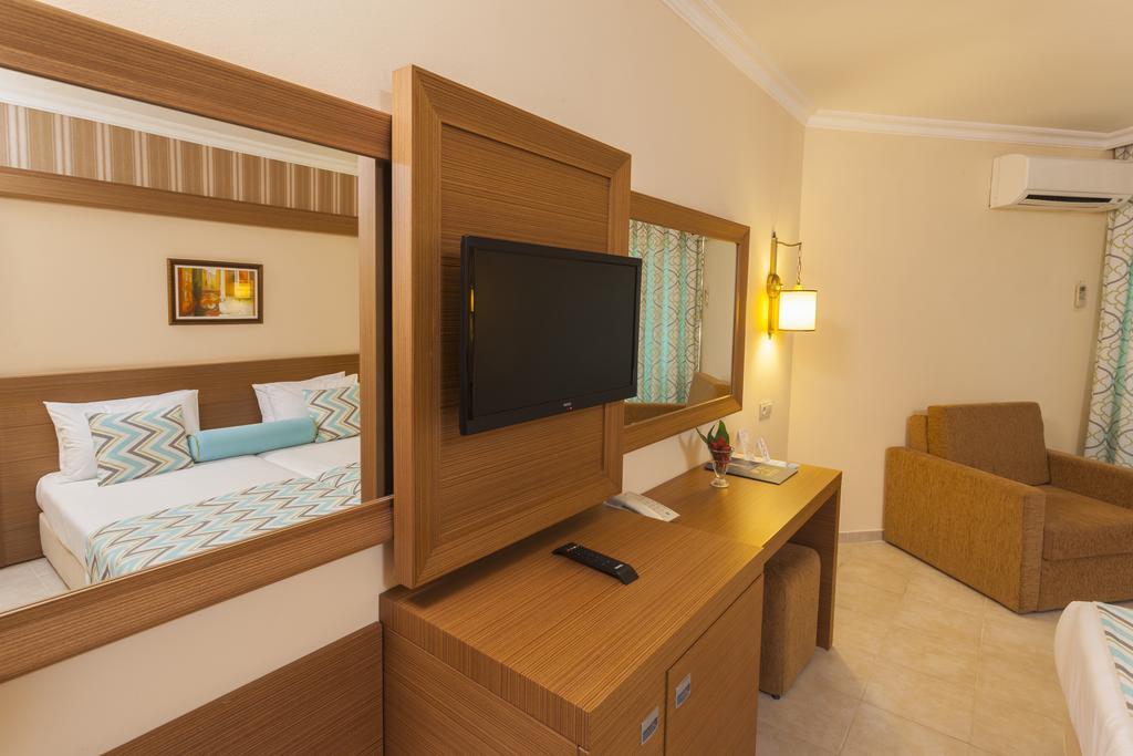 Doppelzimmer mit Balkon (2 Erwachsene + 1 Kind)