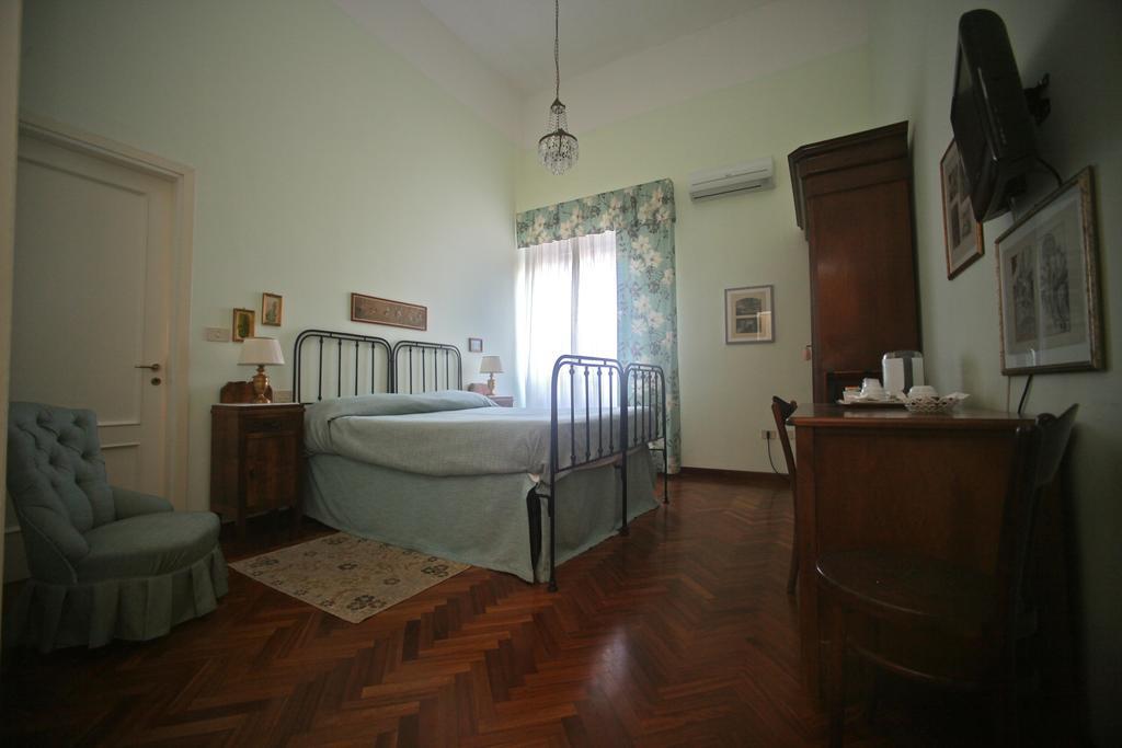 Doppel- oder Zweibettzimmer