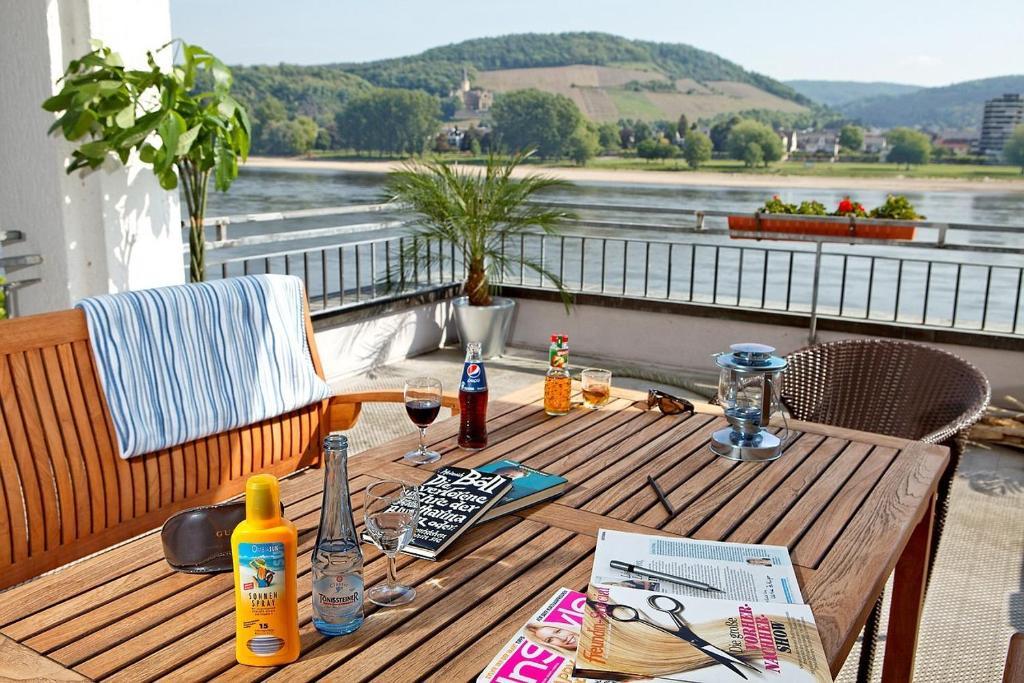 Familienzimmer mit Balkon und Flussblick