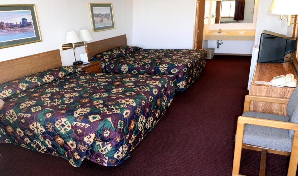 Queen Room with Two Queen Beds - Non-Smoking