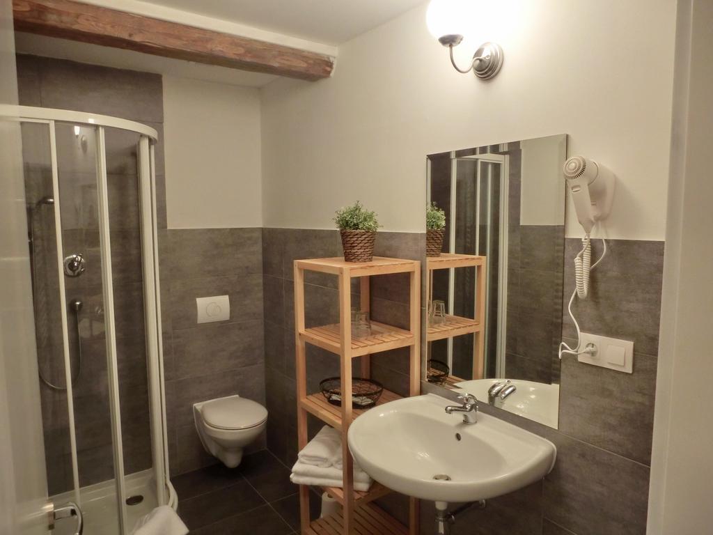 Doppel- oder Zweibettzimmer