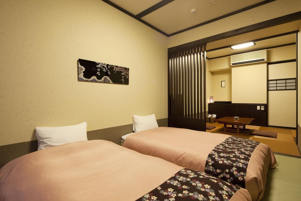 Kamer met twee aparte bedden in Japans-westerse stijl