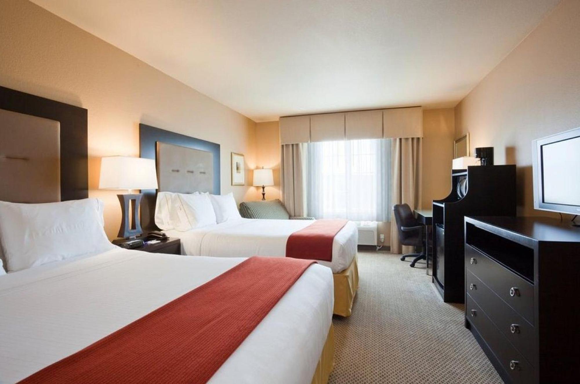 Standard Queen Room with Two Queen Beds