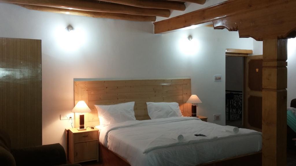 Deluxe Double or Twin Room with Mountain View