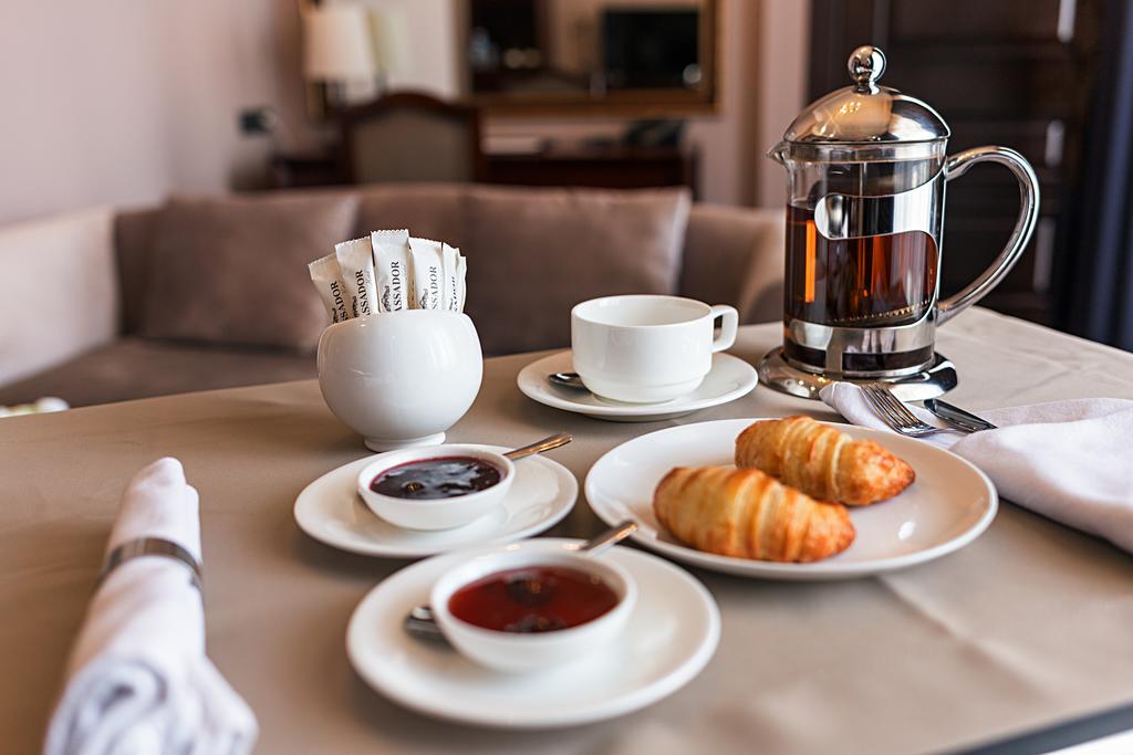 Executive Suite,227115140:JPEG