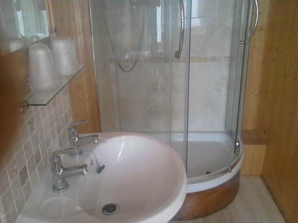 Single Room with Balcony and shared bathroom