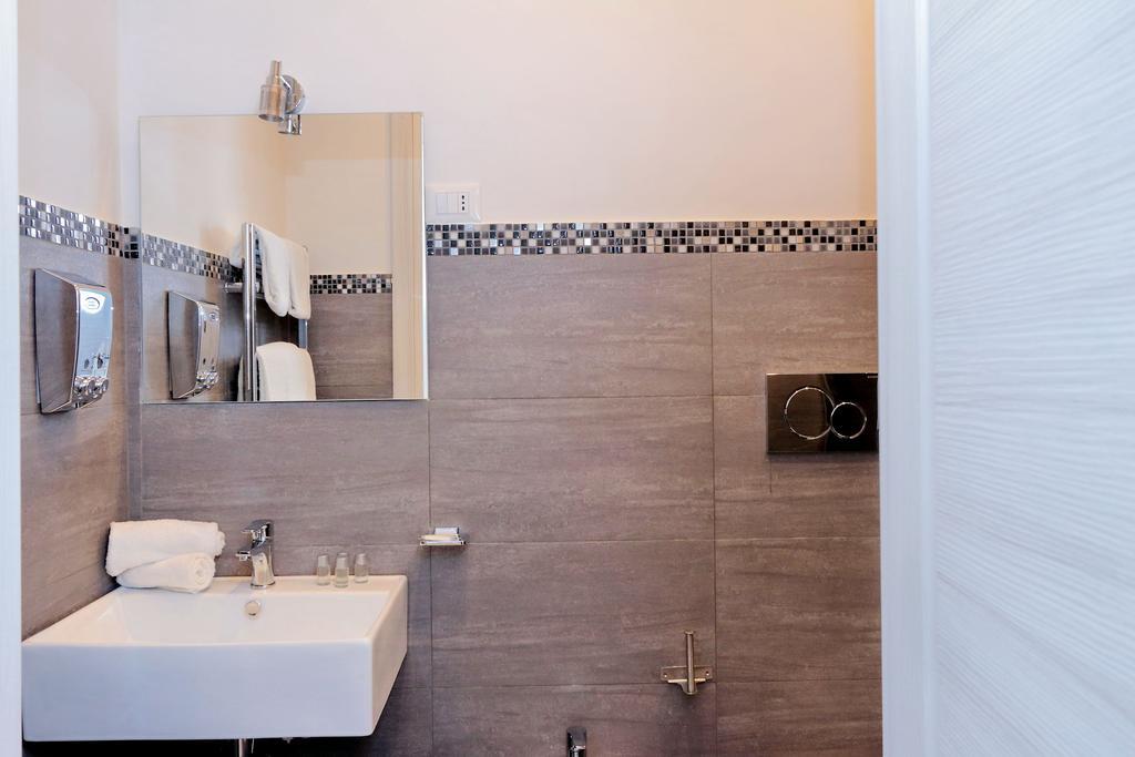 Deluxe Triple Room with Private Bathroom,227481869:JPEG