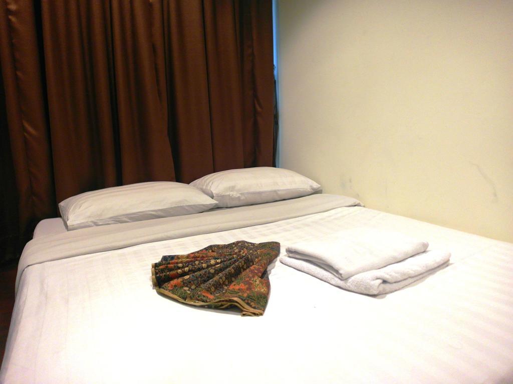 Deluxe Room with Shared Bathroom