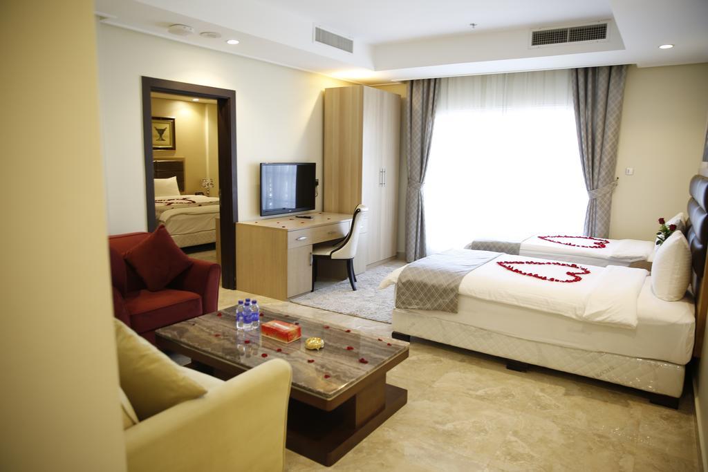 Deluxe Family Room with Sea View and Balcony (without living room)